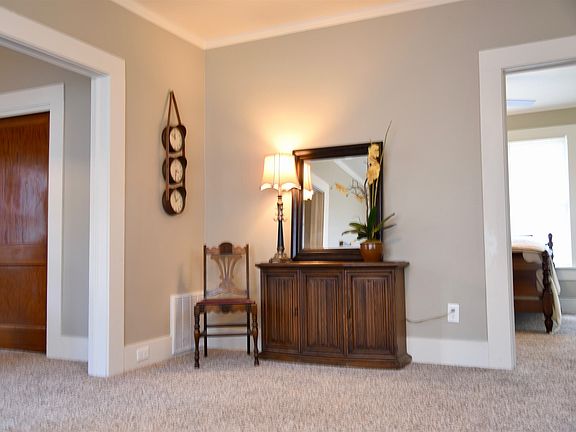 3rd image of 1520 Garland Ave