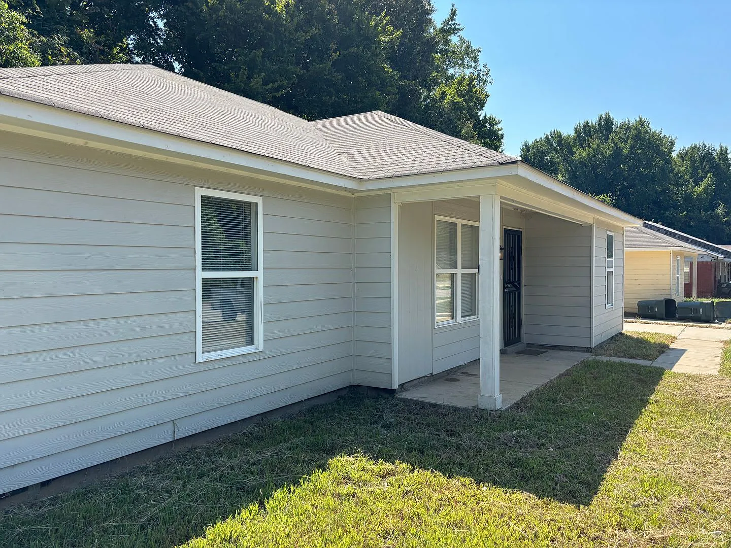 Welcome to 3848 Ajanders Drive! — Photo 4