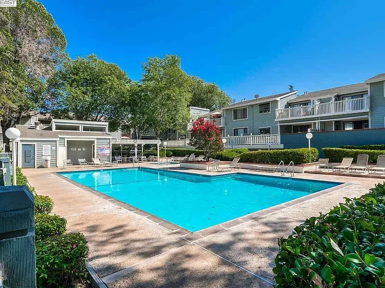 3454 Bridgewood Ter #212 — Photo 4