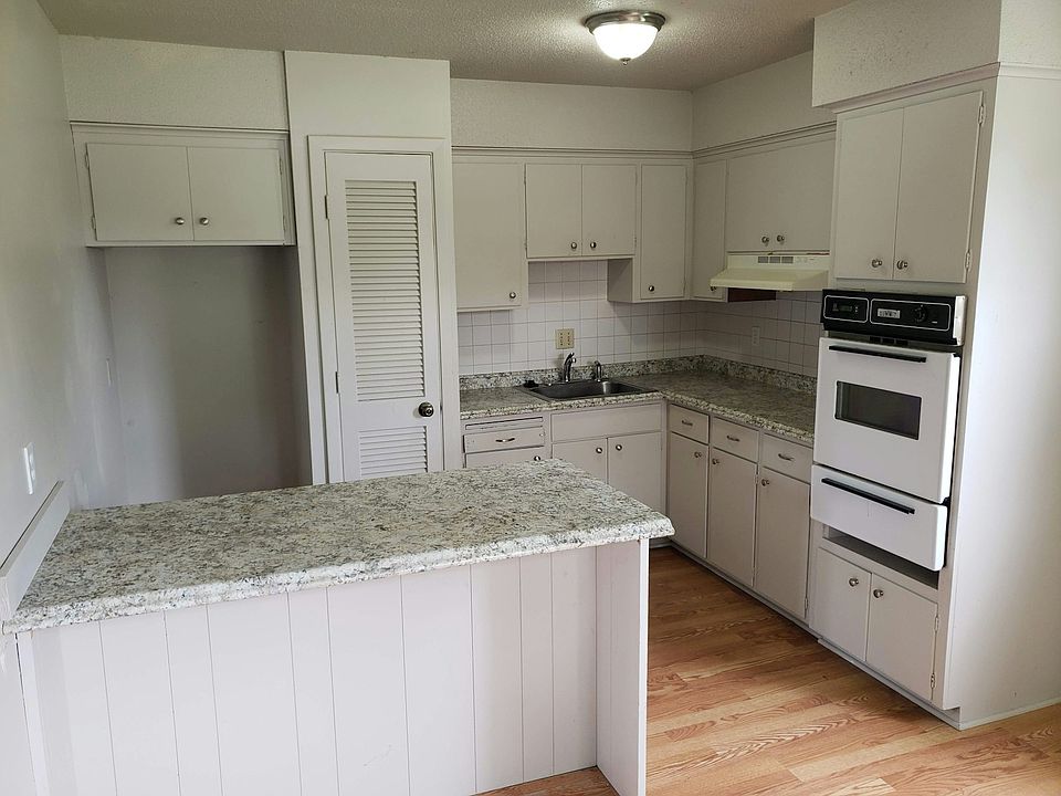 2nd image of 134 Santa Fe Dr #A