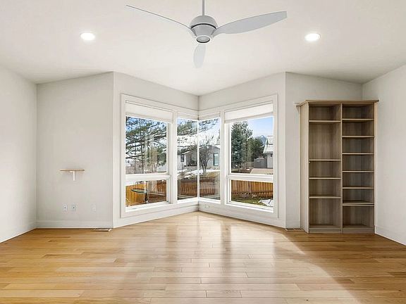 4th image of 2525 Balsam Dr