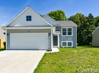 1010 Pinewood Dr, Greenville, MI 48838