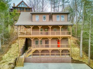 712 Golden Eagle Way, Pigeon Forge, TN 37863