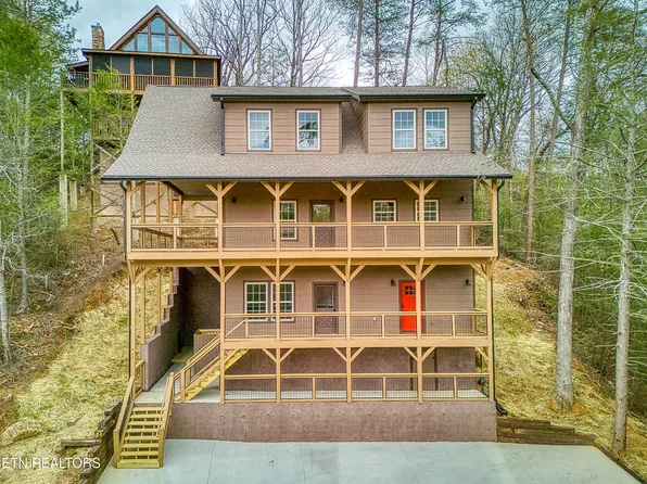 712 Golden Eagle Way, Pigeon Forge, TN 37863