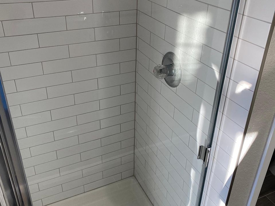 Shower - nice and clean