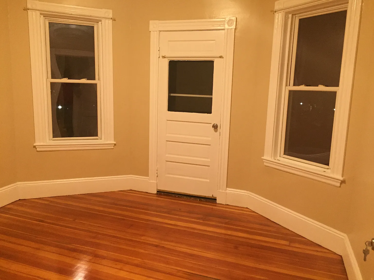4 bed, 1600 sqft, $1,000 — Photo 1