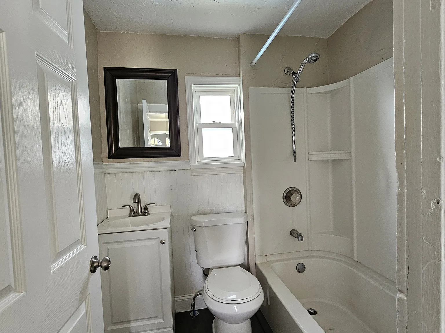 2 bed, 1100 sqft, $900 — Photo 2