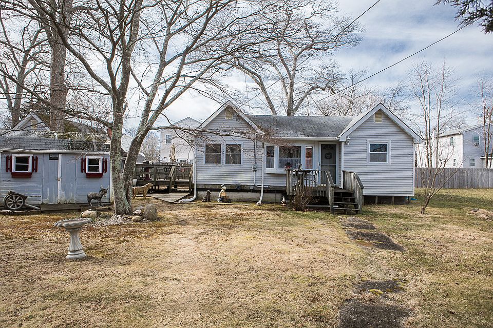 1st image of 104 Huguenot Dr