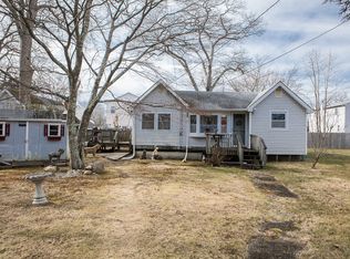 104 Huguenot Dr, Mastic Beach, NY 11951