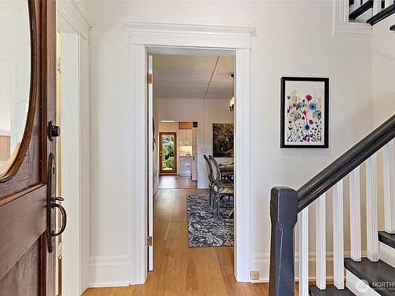 4th image of 4048 37th Avenue S