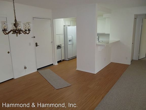 3rd image of 5800 Owensmouth Ave APT 76