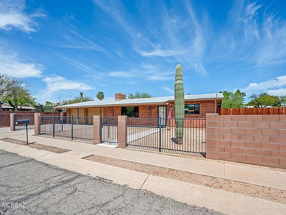 3rd image of 2526 W Calle Puebla