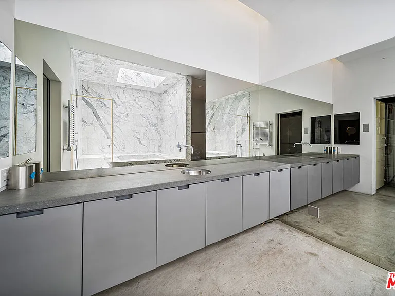 816 Seward St — Photo 26