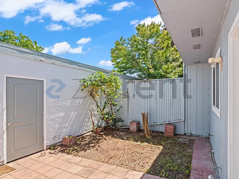 3298 Cropley Ave — Photo 29