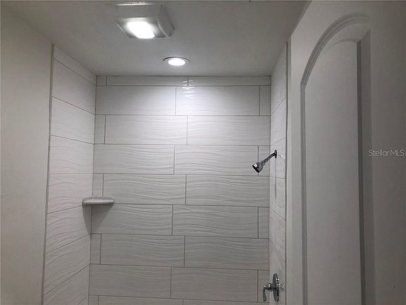 4th image of 1007 E Poinsettia Ave