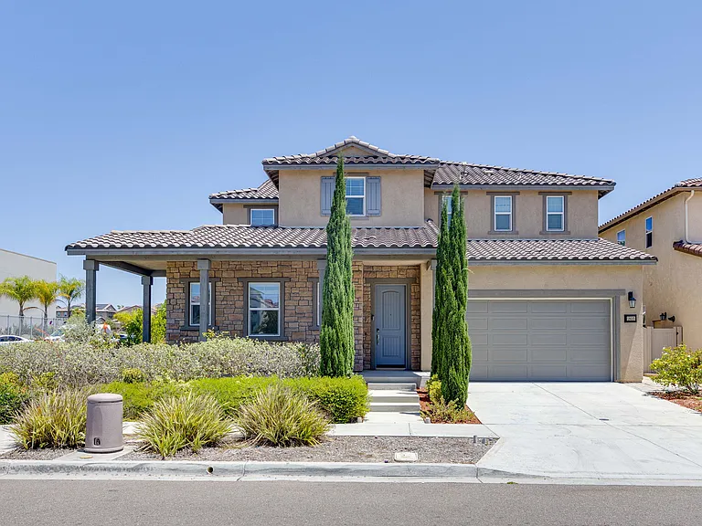 1805 Martinez Dr — Photo 1