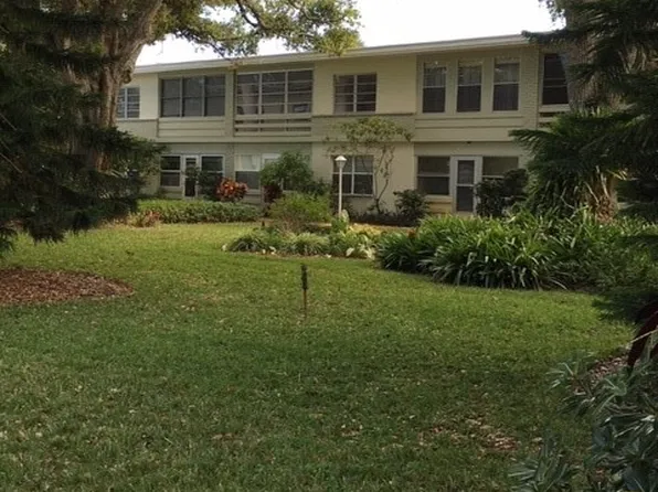 677 Royal Palm Blvd APT 25, Vero Beach, FL 32960