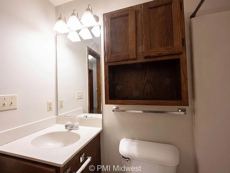 Parkway Apartments — Photo 21