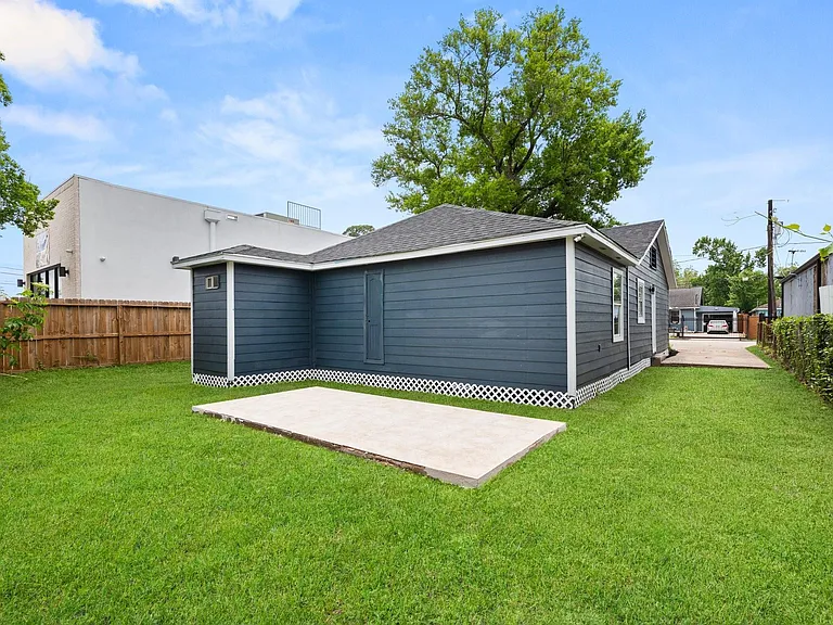 1309 Bragg St — Photo 7