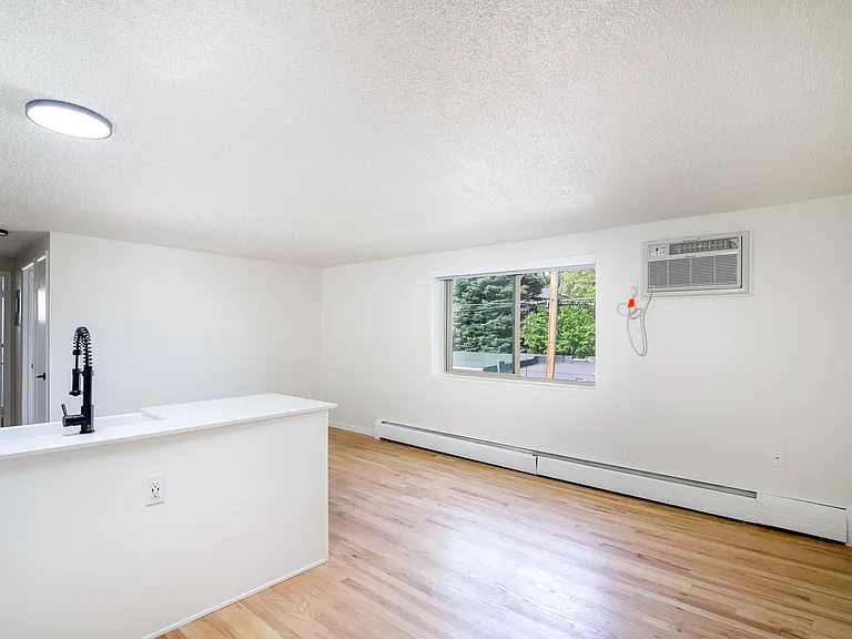 Miner Court — Photo 3