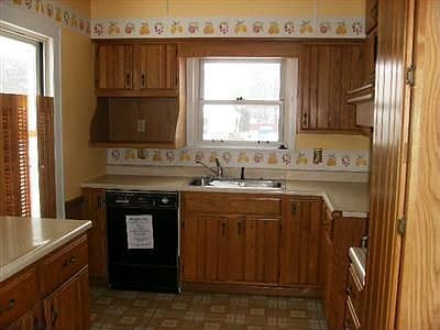 2nd image of 210 Vine St