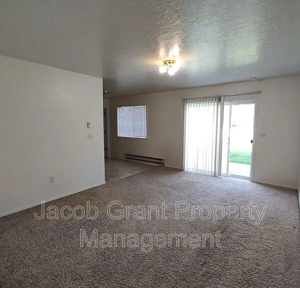385 Golden St #2 — Photo 2