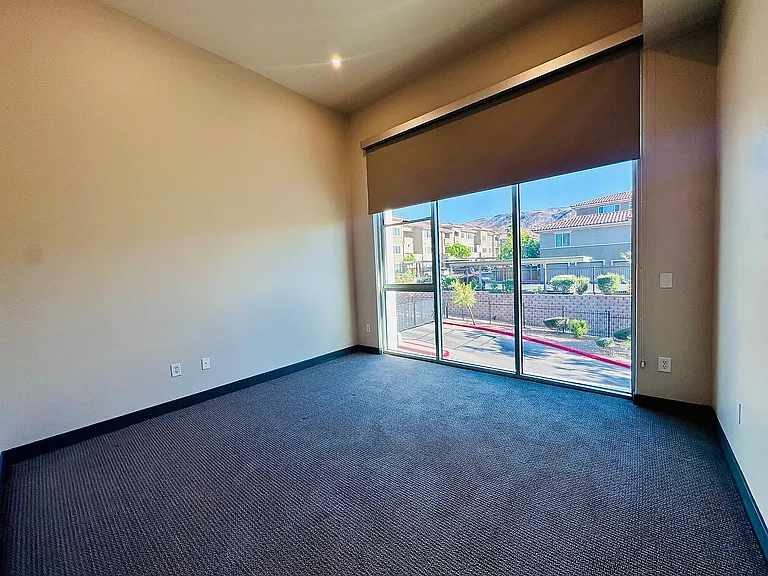 Vantage — Photo 39