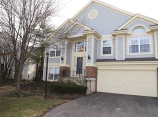 732 Deep Wood Ct, Elk Grove Village, IL 60007