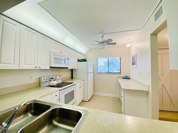 3rd image of 1611 Minutemen Cswy APT 204