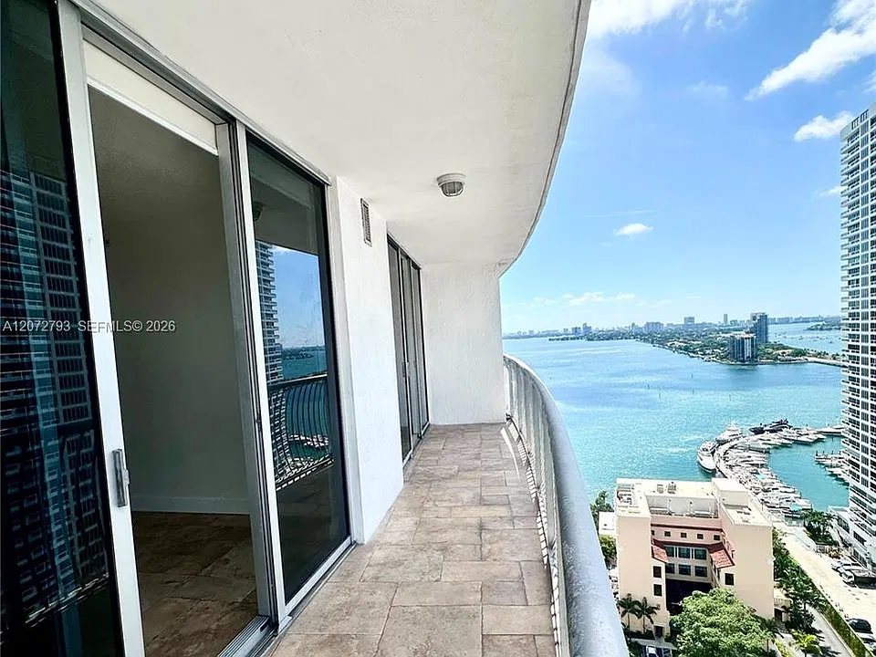 1750 N Bayshore Dr #2406