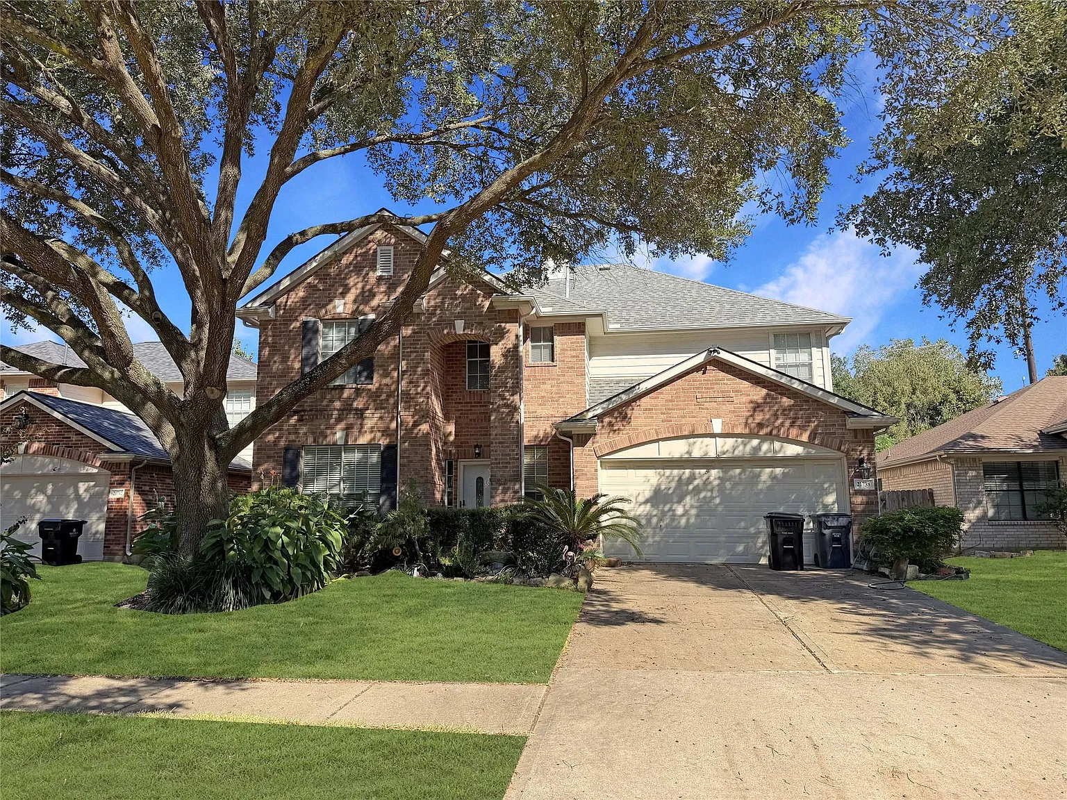 4 bed, 2.5 bath, 2826 sqft, $2,500 — Photo 1