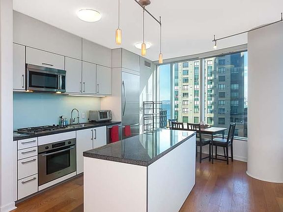 4th image of 301 Main St #12D-L