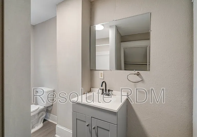 1312 N Dearborn St — Photo 17