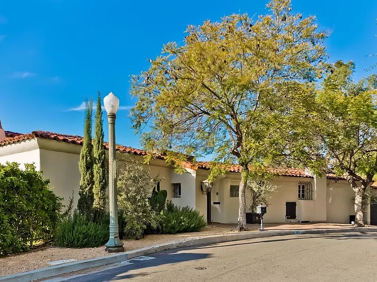 3351 N Knoll Dr — Photo 34
