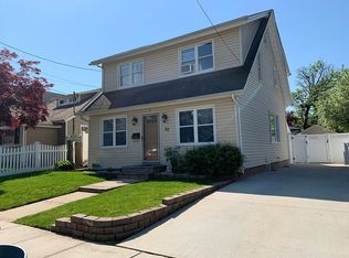 35 Lincoln Pl, Freeport, NY 11520