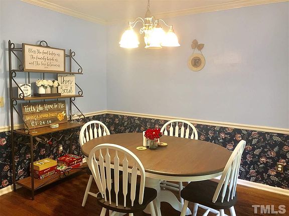 2nd image of 2101 Hemlock Cir