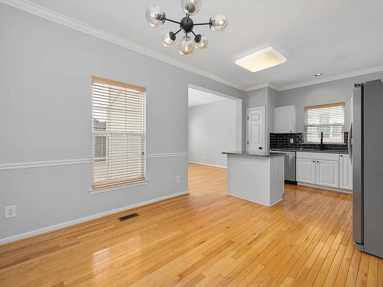 7333 Althorp Way — Photo 8