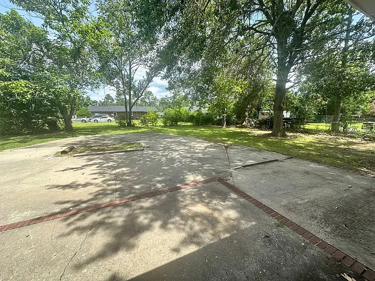 1900 S Maple Dr — Photo 18