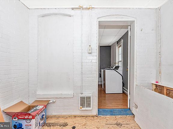 5th image of 71 Bond St