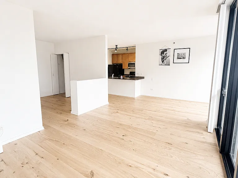 210 S Desplaines St #1006 — Photo 6