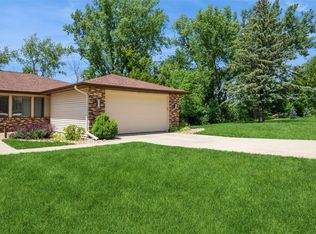 1591 Matterhorn Dr NE, Cedar Rapids, IA 52402