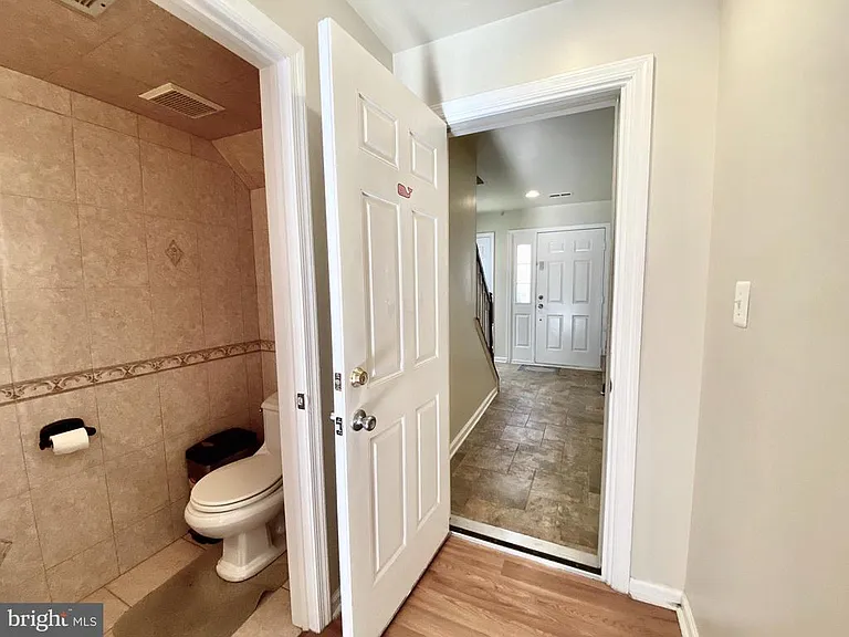 240 William Livingston Ct — Photo 30