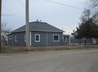 902 E Maple St, Garden City, KS 67846