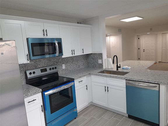 3rd image of 1055 N Franklin Ave #1055K