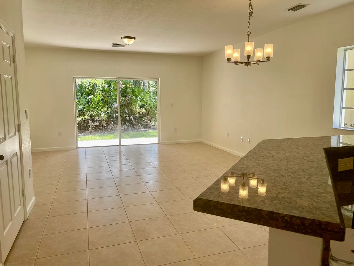 Building Photo - 5156 SE Mariner Garden Cir