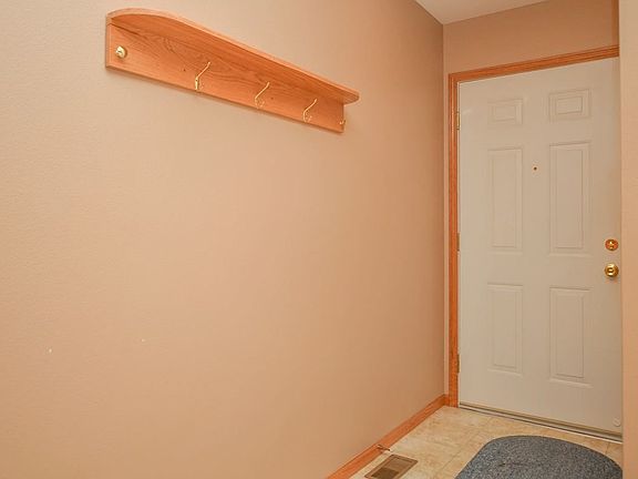 5th image of 225 Shelley Ln NW Unit B
