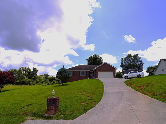 3rd image of 213 Melissa Ln