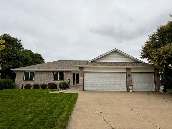 407 Bennington Dr, Sergeant Bluff, IA 51054