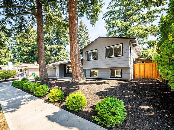 2nd image of 712 NE 195th Ave