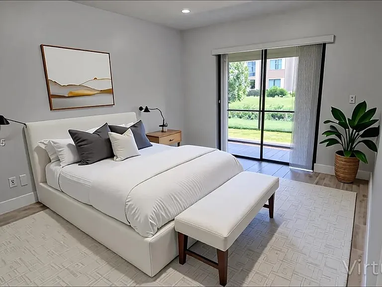 447 Lakeview Dr — Photo 3